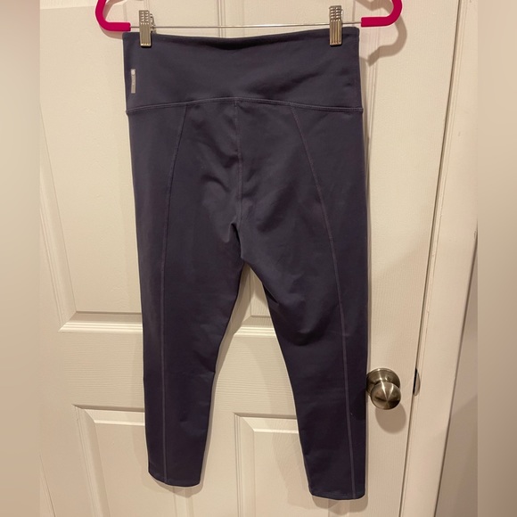 Zella - size medium - cropped leggings with see through cut out - EUC - Picture 3 of 8